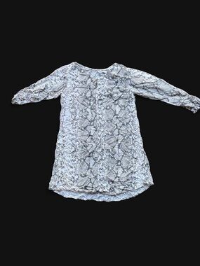 ✨Gray & black snake print long sleeve shirt✨